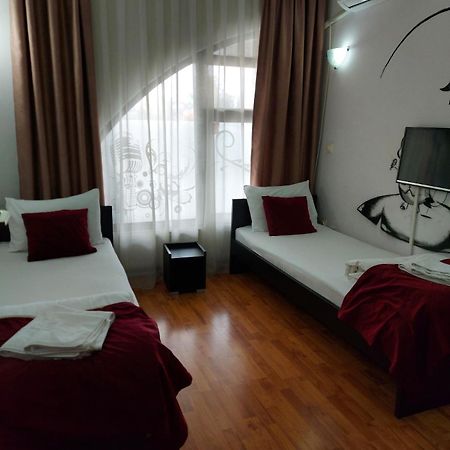 The Bulevard Hotel Skopje Esterno foto