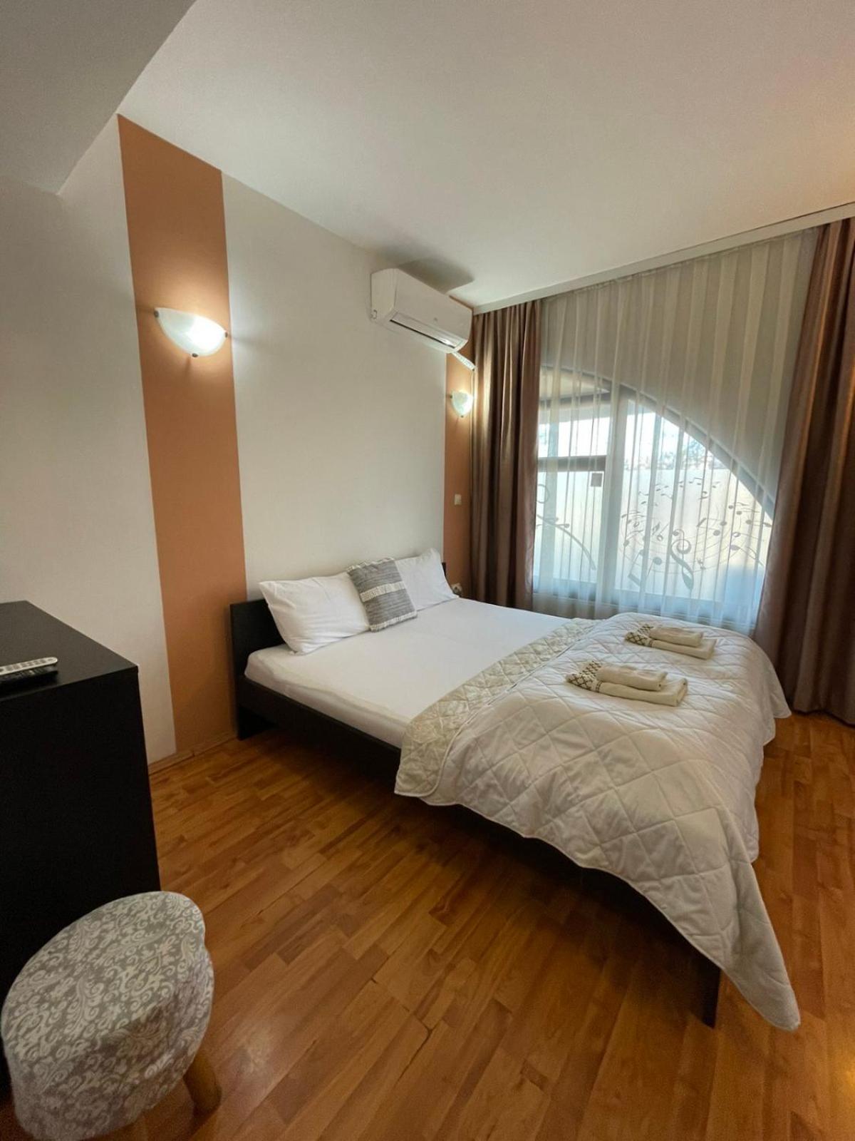 The Bulevard Hotel Skopje Esterno foto