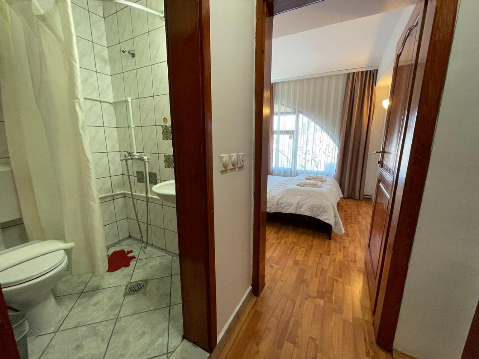 The Bulevard Hotel Skopje Esterno foto