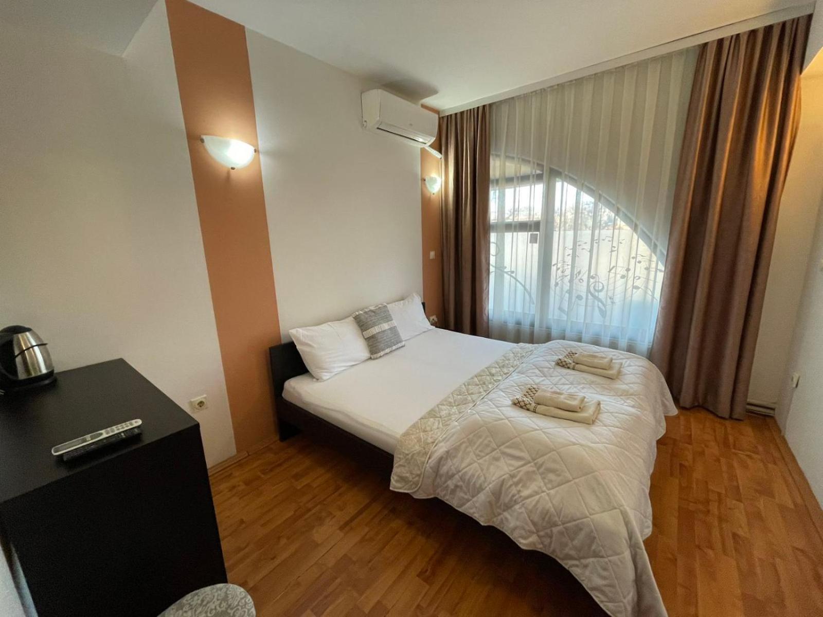 The Bulevard Hotel Skopje Esterno foto