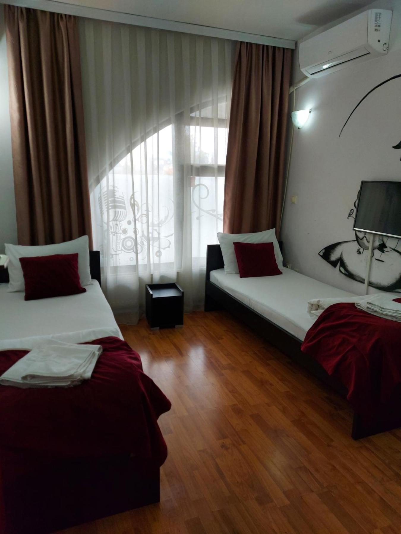 The Bulevard Hotel Skopje Esterno foto