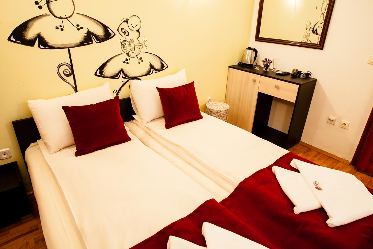 The Bulevard Hotel Skopje Esterno foto