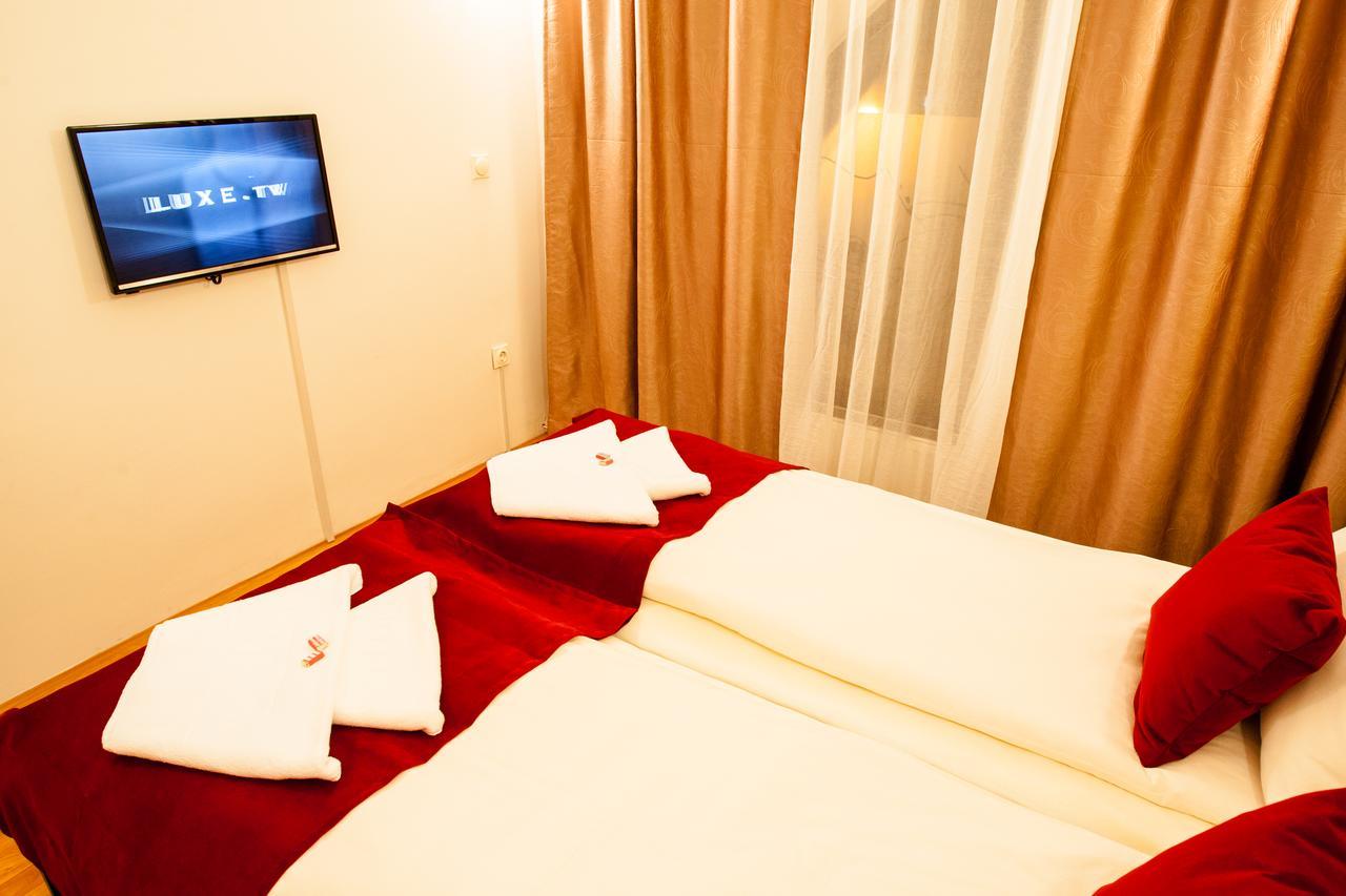 The Bulevard Hotel Skopje Esterno foto