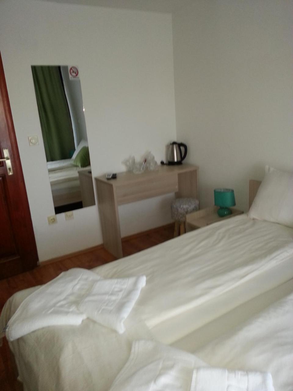 The Bulevard Hotel Skopje Esterno foto