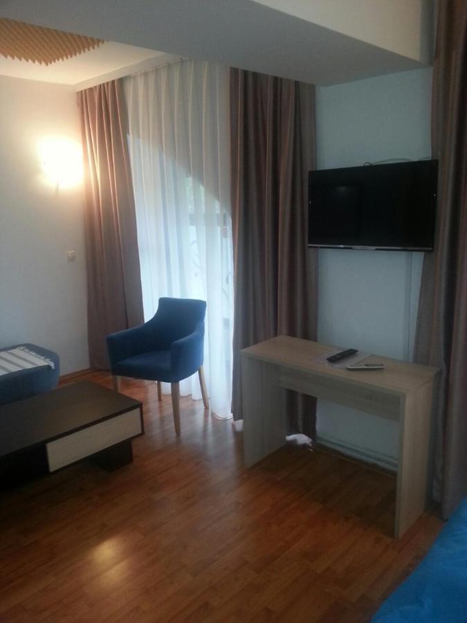 The Bulevard Hotel Skopje Esterno foto