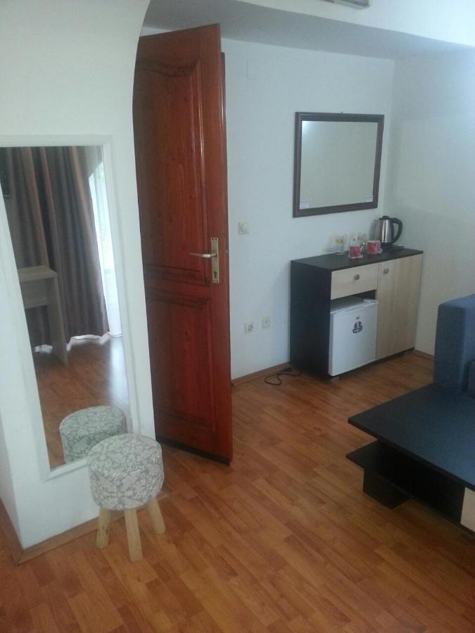 The Bulevard Hotel Skopje Esterno foto