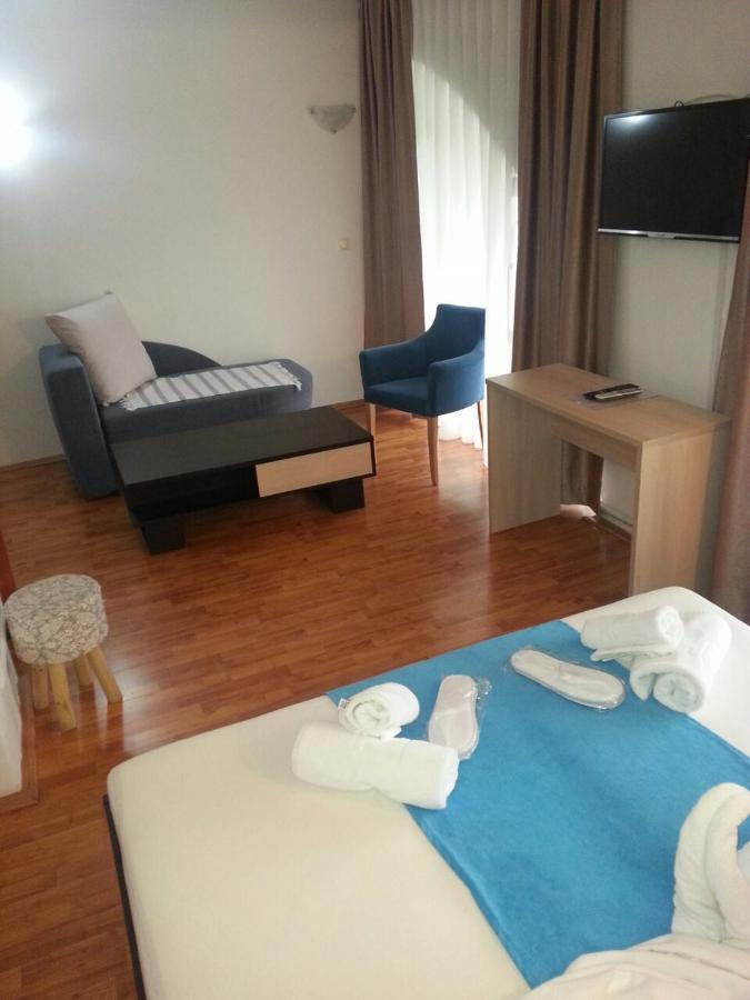 The Bulevard Hotel Skopje Esterno foto
